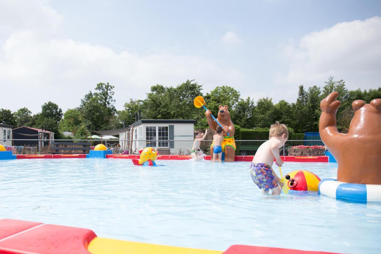 Luxe 5-Persoons Chalet Op Familiecamping Baarland 외부 사진